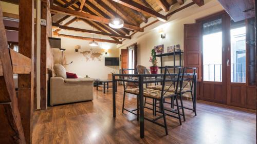 Toledo City Center Apartment | Ático abuhardillado cerca de la Catedral by Toledo AP