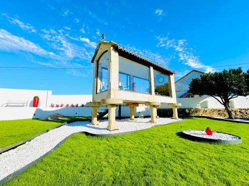 Vilanova Apartment | ÁTICO BOJ - Diseño & hórreo chill con vistas al mar y la montaña