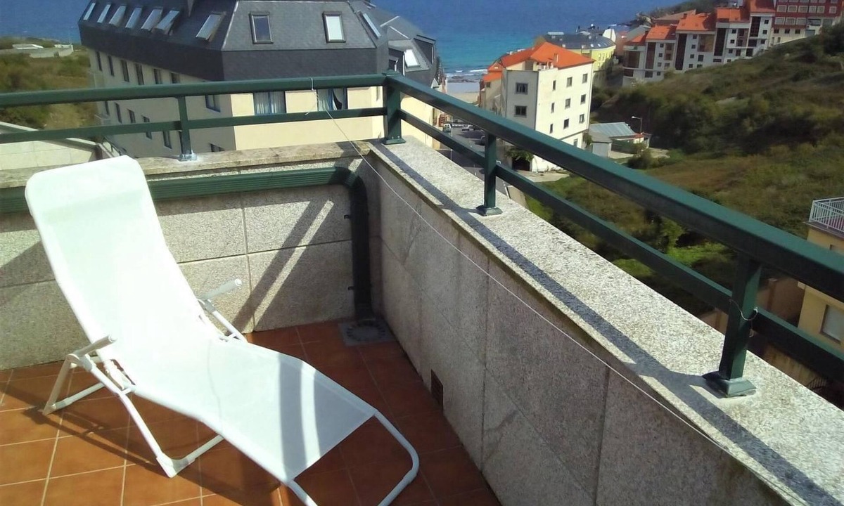 Malpica de Bergantinos Apartment | Ático con terraza by Interhome
