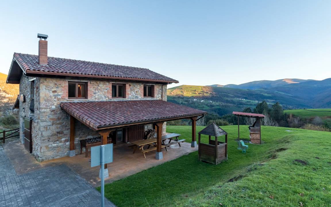 Rozas House | 100 m² House ∙ 5 bedrooms ∙ 14 guests