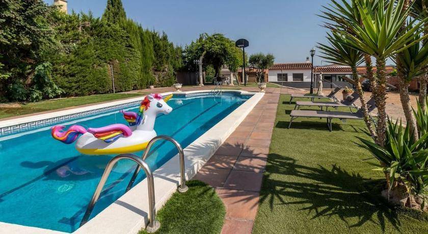 Vilobi d'Onyar Villa | 1075 m² Villa ∙ 3 bedrooms ∙ 8 guests