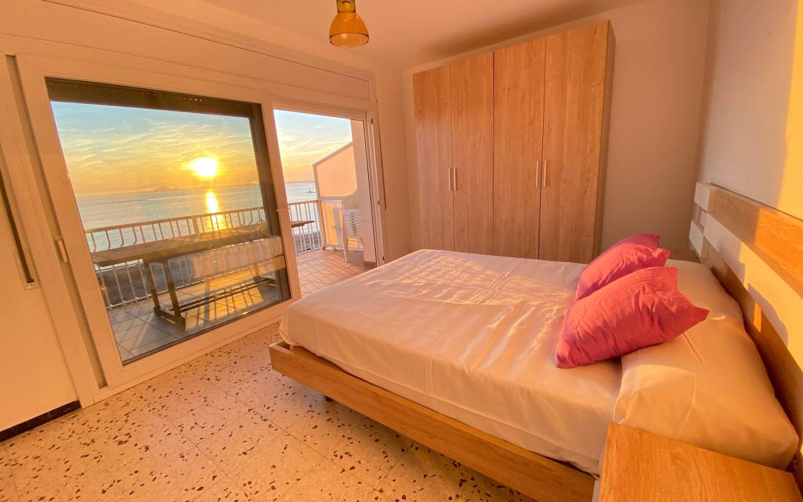 Roses Town Center Apartment | 111 m² Apartment ∙ 4 bedrooms ∙ 8 guests