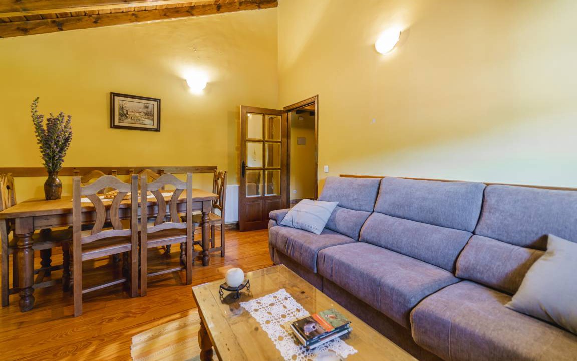 Valle de Valdelaguna Ski Chalet | 125 m² Chalet ∙ 4 bedrooms ∙ 9 guests