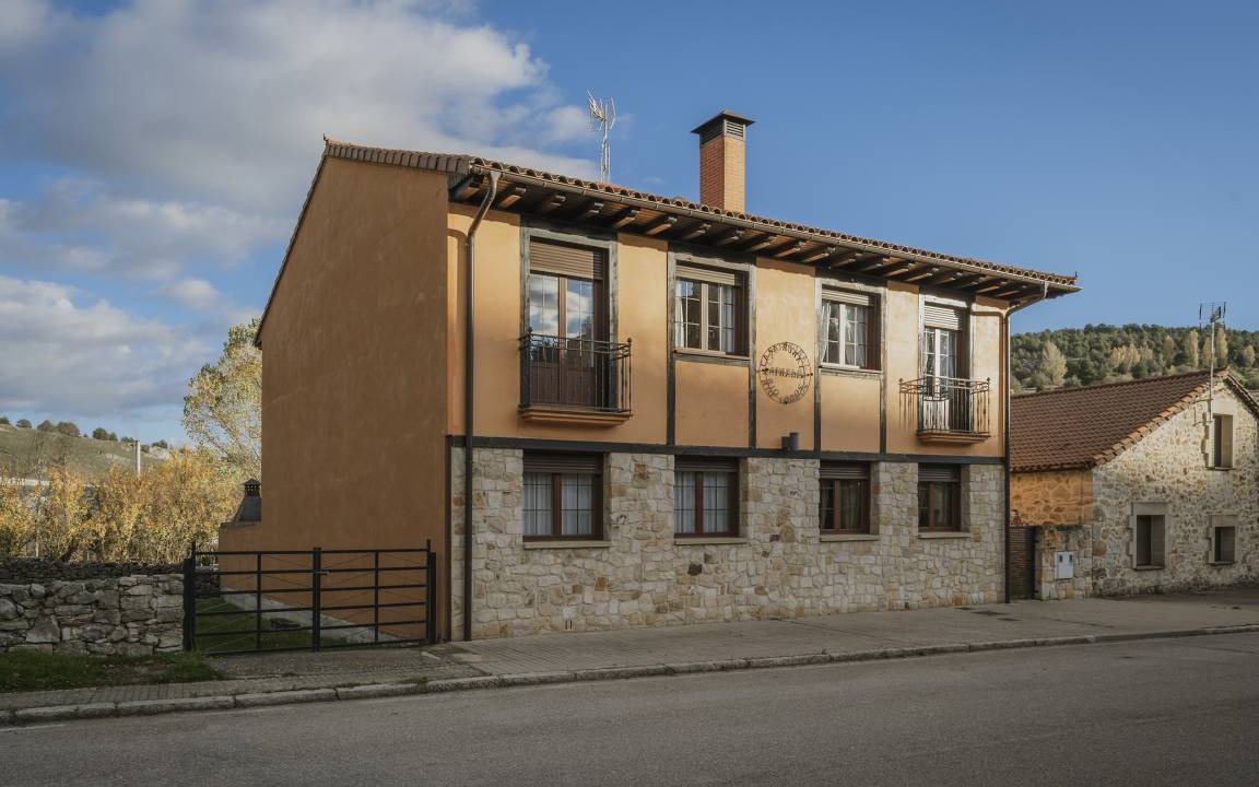 Hontoria del Pinar House | 130 m² House ∙ 4 bedrooms ∙ 20 guests