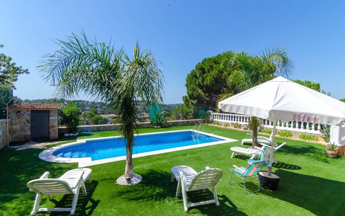 Cruilles Villa | 130 m² Villa ∙ 4 bedrooms ∙ 10 guests
