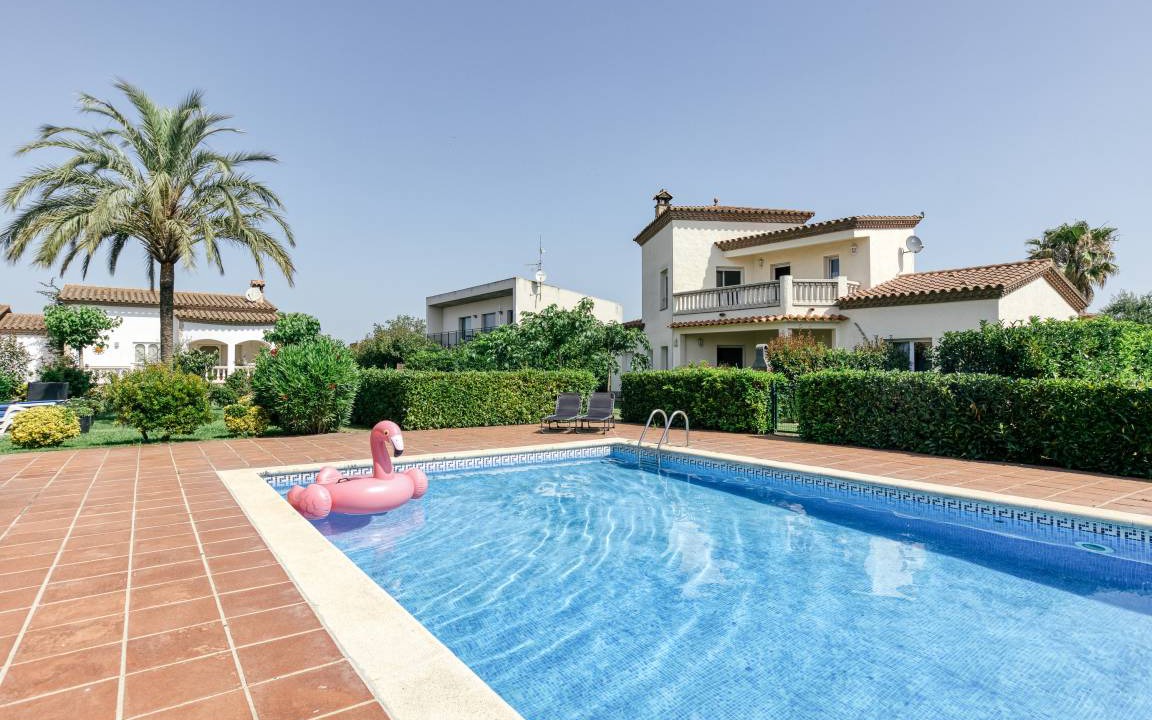 Torroella de Fluvia Villa | 140 m² Villa ∙ 3 bedrooms ∙ 8 guests