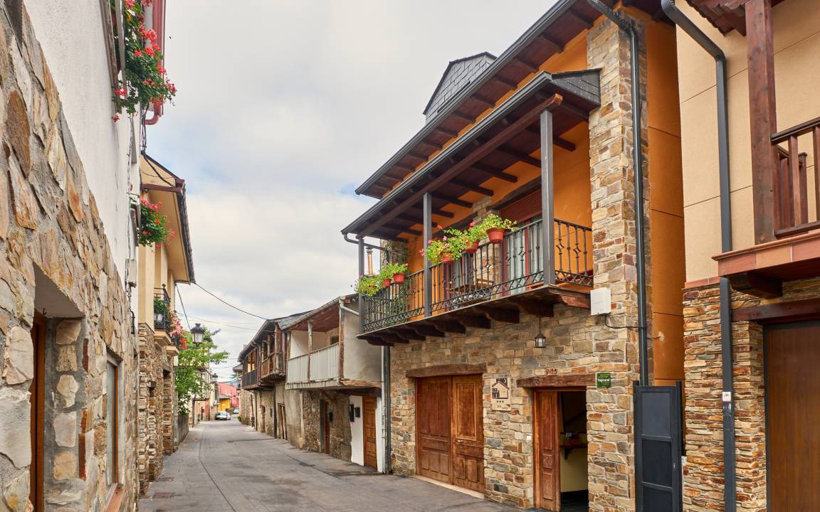 Molinaseca House | 140 m² House ∙ 5 bedrooms ∙ 11 guests