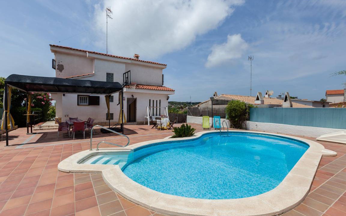 Vilanova I la Geltru House | 143 m² House ∙ 4 bedrooms ∙ 9 guests