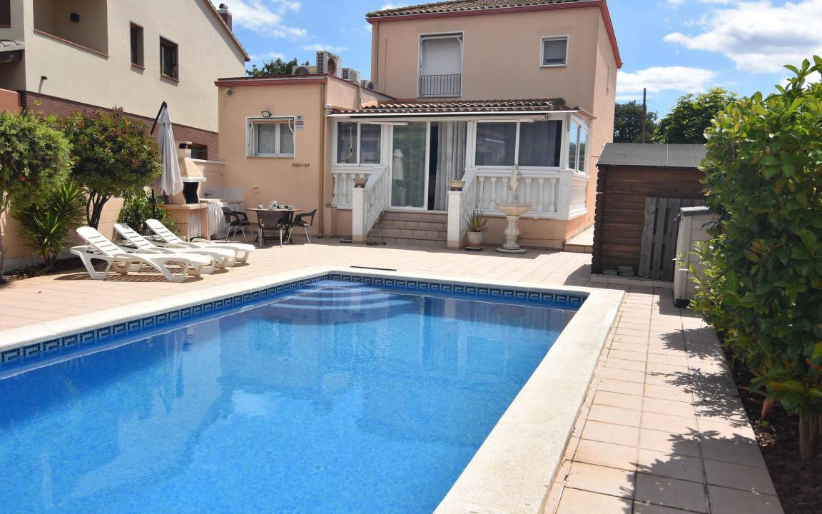 Roses House | 150 m² House ∙ 4 bedrooms ∙ 8 guests