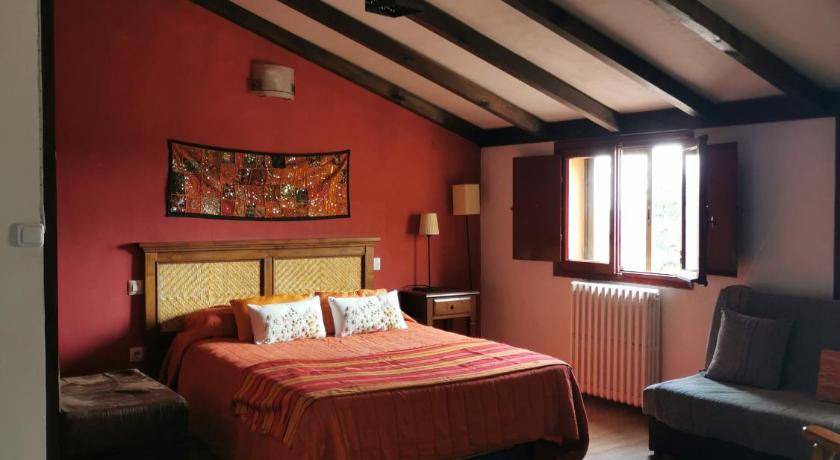 Torrecaballeros House | 160 m² House ∙ 3 bedrooms ∙ 9 guests