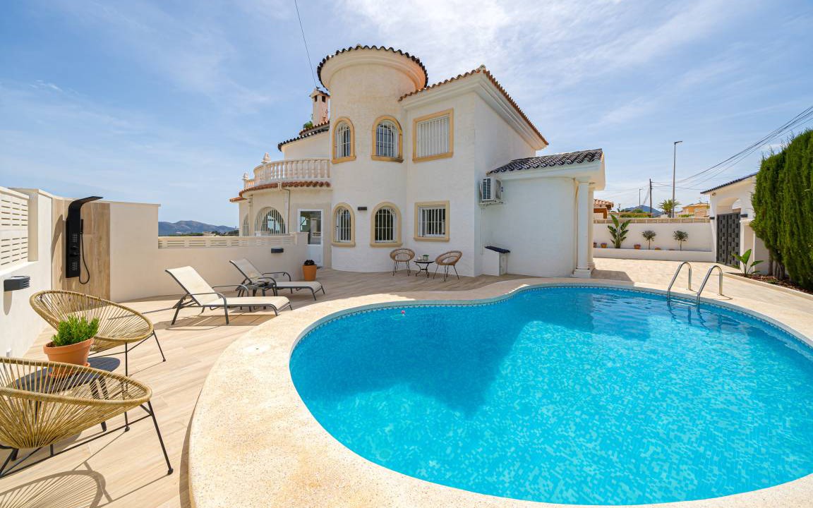 L'Alfas del Pi Villa | 180 m² Villa ∙ 5 bedrooms ∙ 10 guests