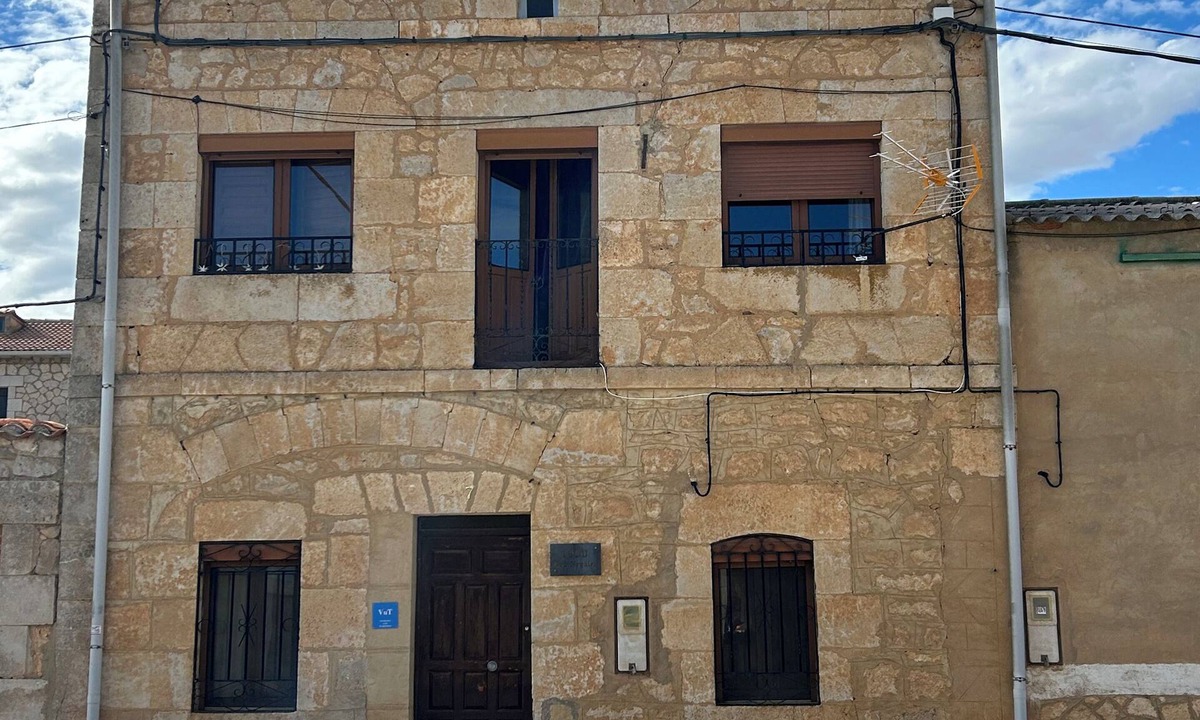 Valdeande House | 1950 LOS NOGALES