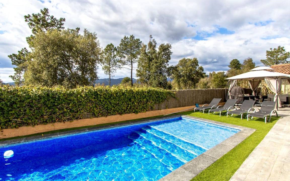 Santa Coloma de Farners Villa | 200 m² Villa ∙ 5 bedrooms ∙ 10 guests