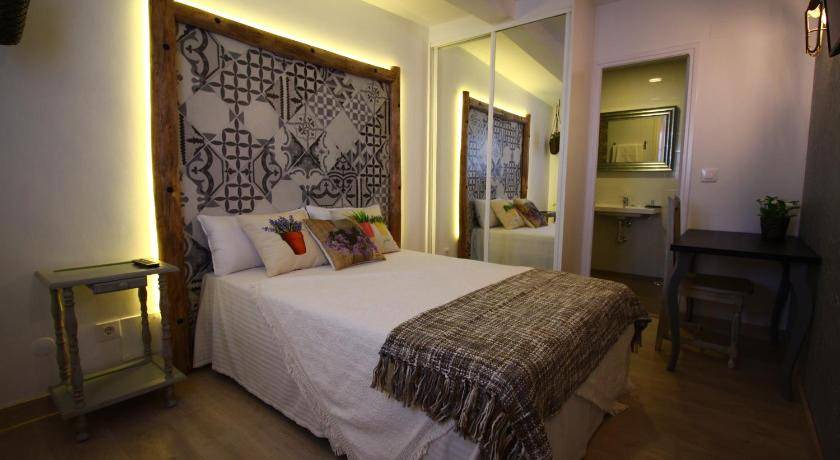 San Roman de la Llanilla Bed & Breakfast | 20 m² Bed and breakfast ∙ 2 guests