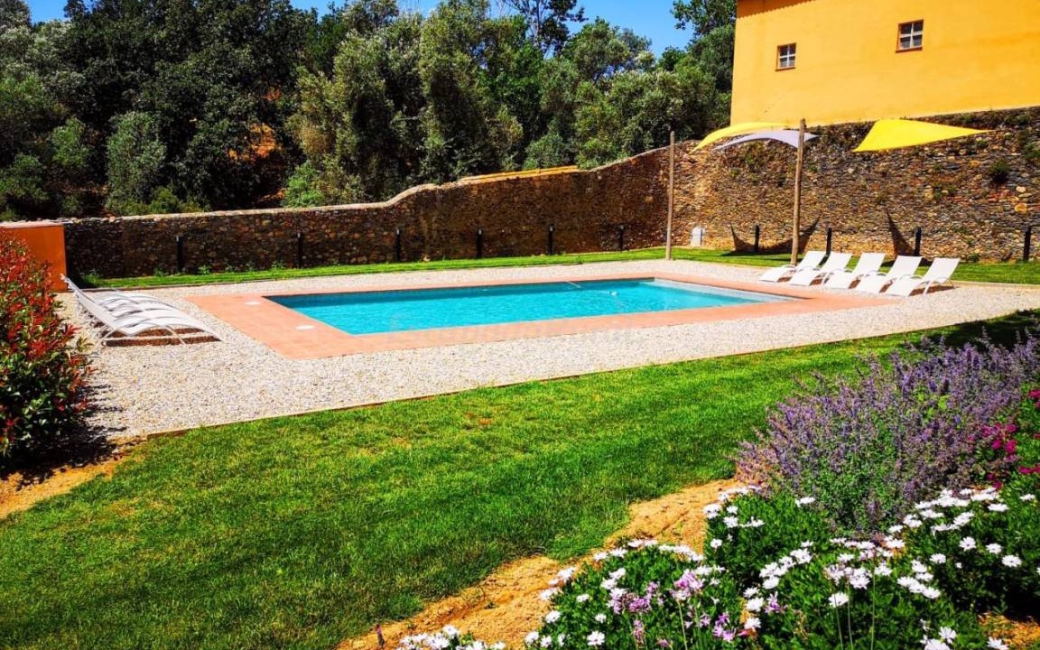 Garriguella House | 200 m² Finca ∙ 4 bedrooms ∙ 13 guests