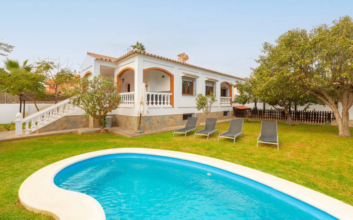 Guadalmar House | 200 m² House ∙ 4 bedrooms ∙ 10 guests