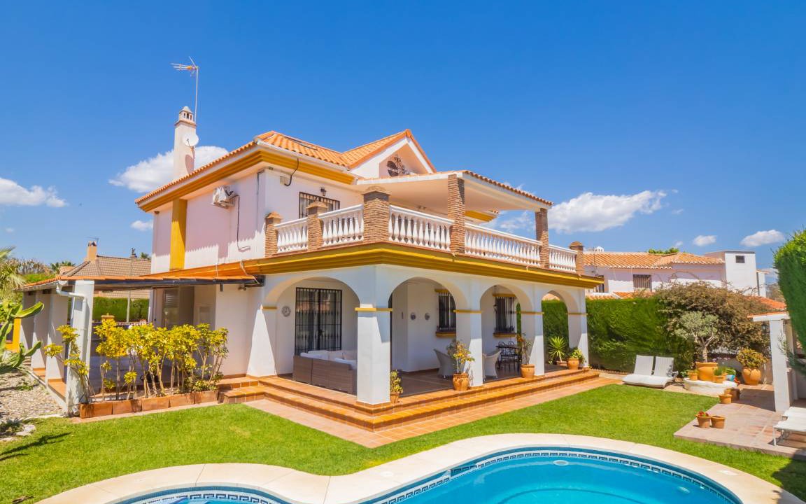 Guadalmar Villa | 215 m² Villa ∙ 5 bedrooms ∙ 10 guests