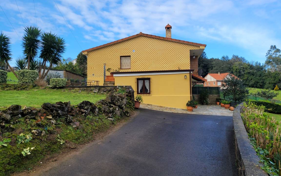 Villaescusa Villa | 220 m² Villa ∙ 4 bedrooms ∙ 9 guests