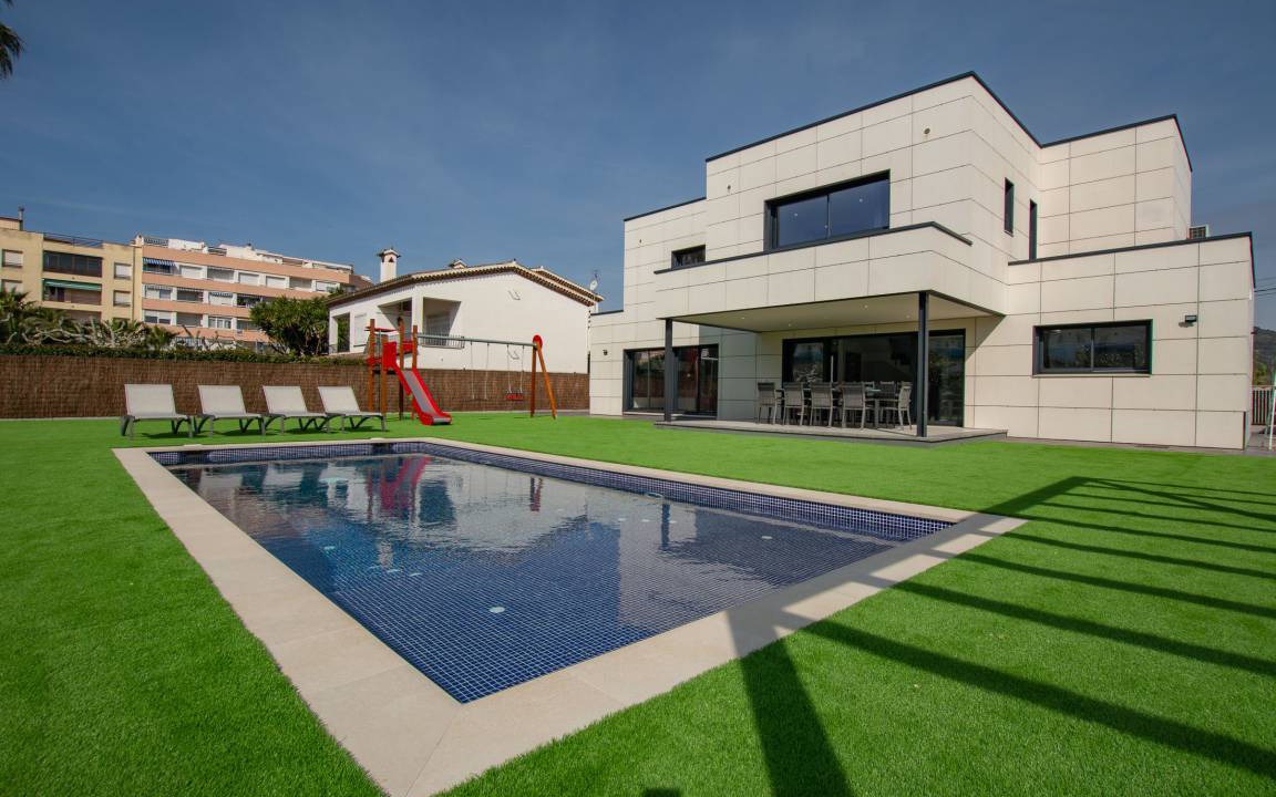 Pineda de Mar Villa | 220 m² Villa ∙ 4 bedrooms ∙ 9 guests