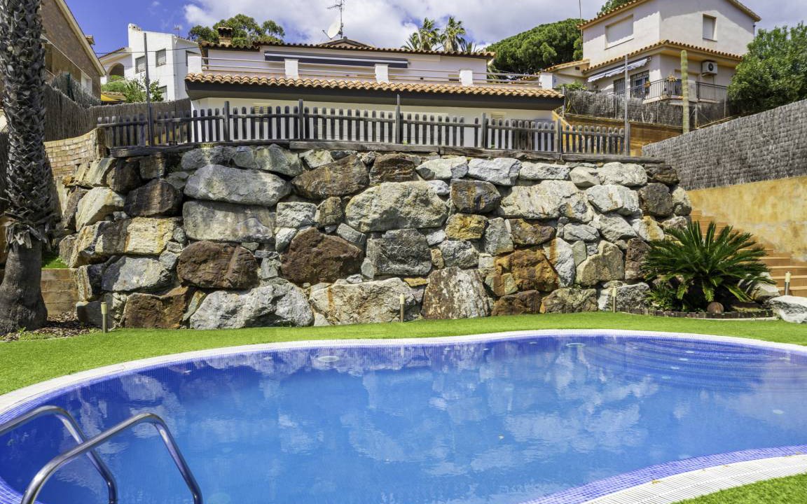 Santa Susanna Villa | 227 m² Villa ∙ 3 bedrooms ∙ 6 guests