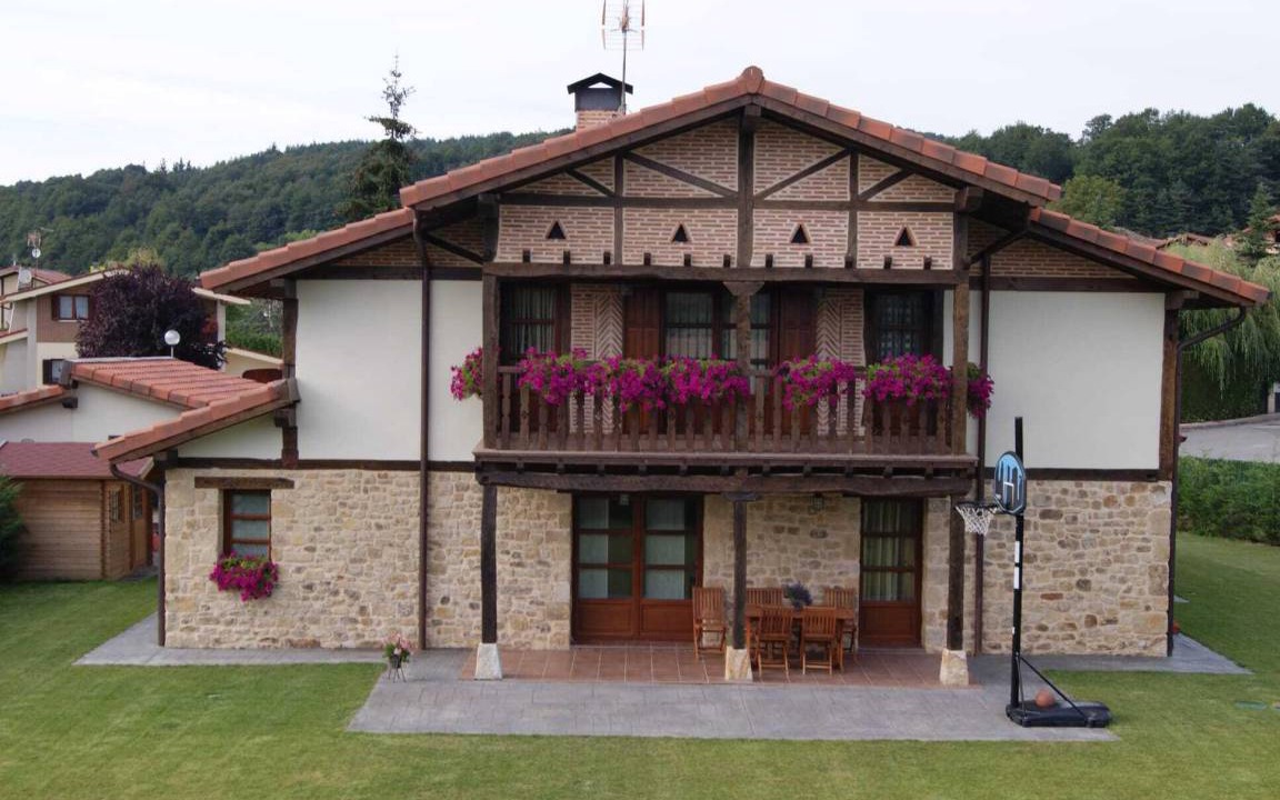 Ametzaga Zuia Apartment | 239 m² Apartment ∙ 5 bedrooms ∙ 10 guests