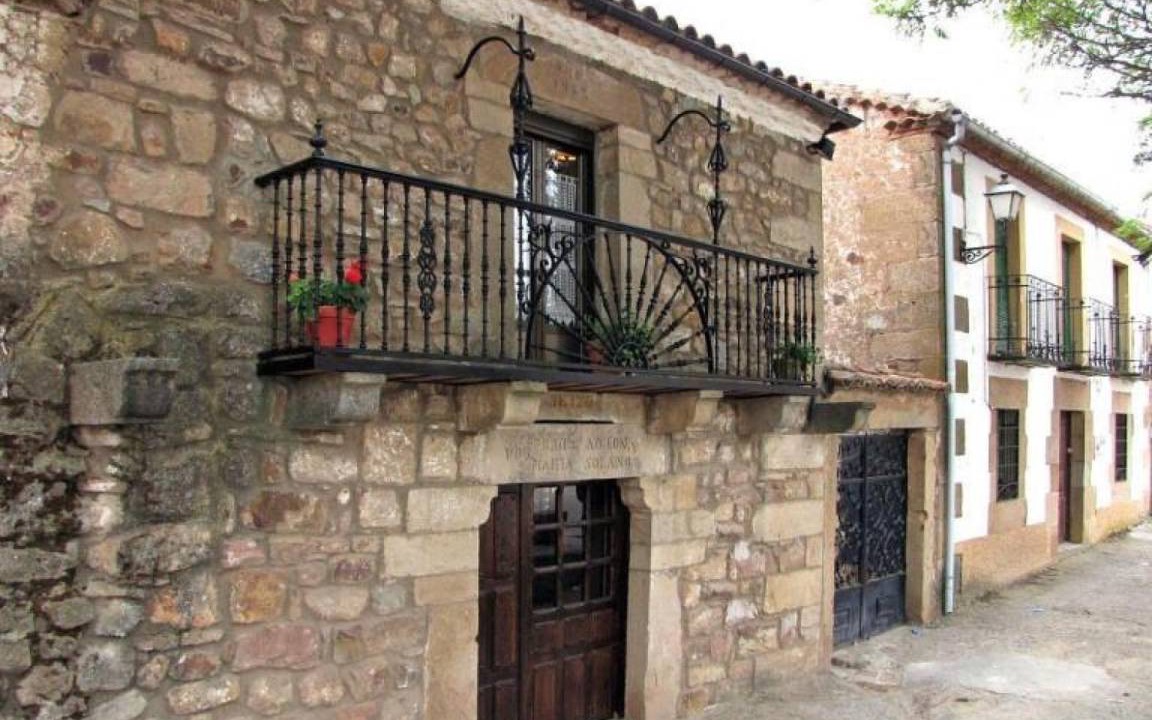 Almajano House | 240 m² House ∙ 6 bedrooms ∙ 14 guests