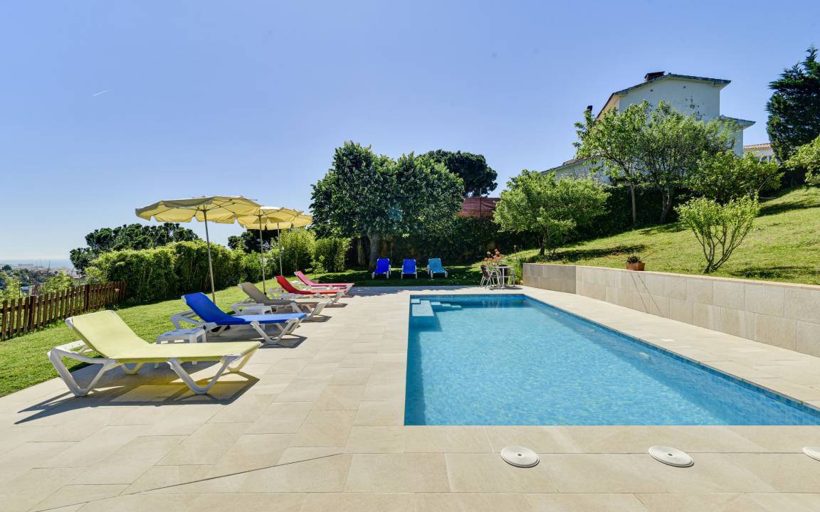 Calella Villa | 240 m² Villa ∙ 6 bedrooms ∙ 14 guests