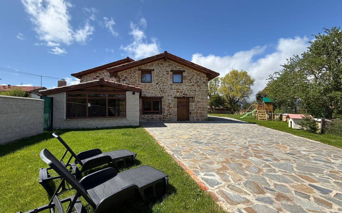 Las Rozas House | 250 m² House ∙ 4 bedrooms ∙ 15 guests