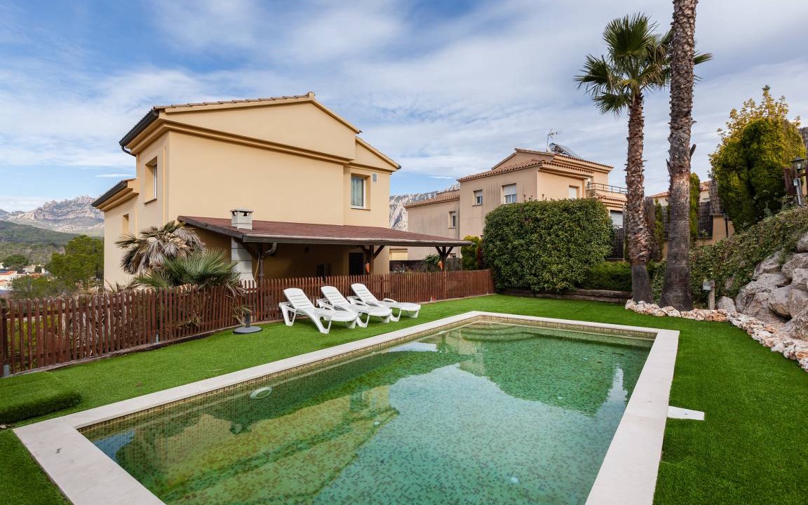 Collbato House | 260 m² House ∙ 4 bedrooms ∙ 8 guests