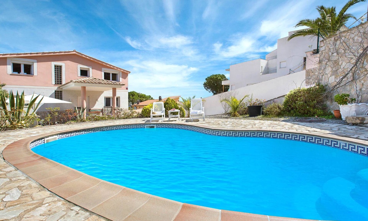 Lloret de Mar Villa | 2ANG 01 - Cozy and large 5-bedroom house with private pool near Cala Canyelles beach