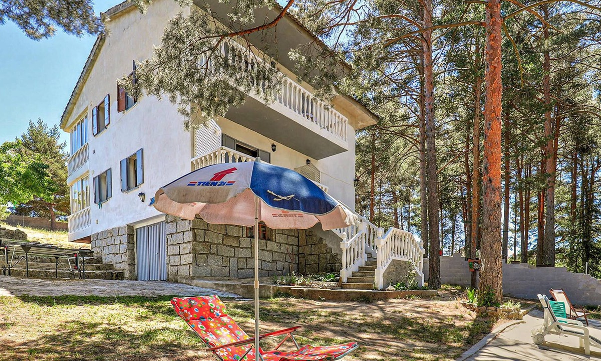 Navarredonda de Gredos House | 3 bedroom accommodation in Navarredonda de Gredos