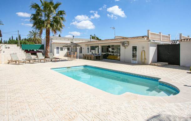Crevillente House | 3 bedroom accommodation in Crevillente