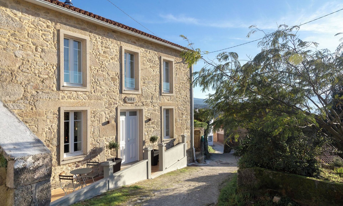 Outes Cottage | 3-bedroom charming cottage in Rías Baixas with WiFi, AC