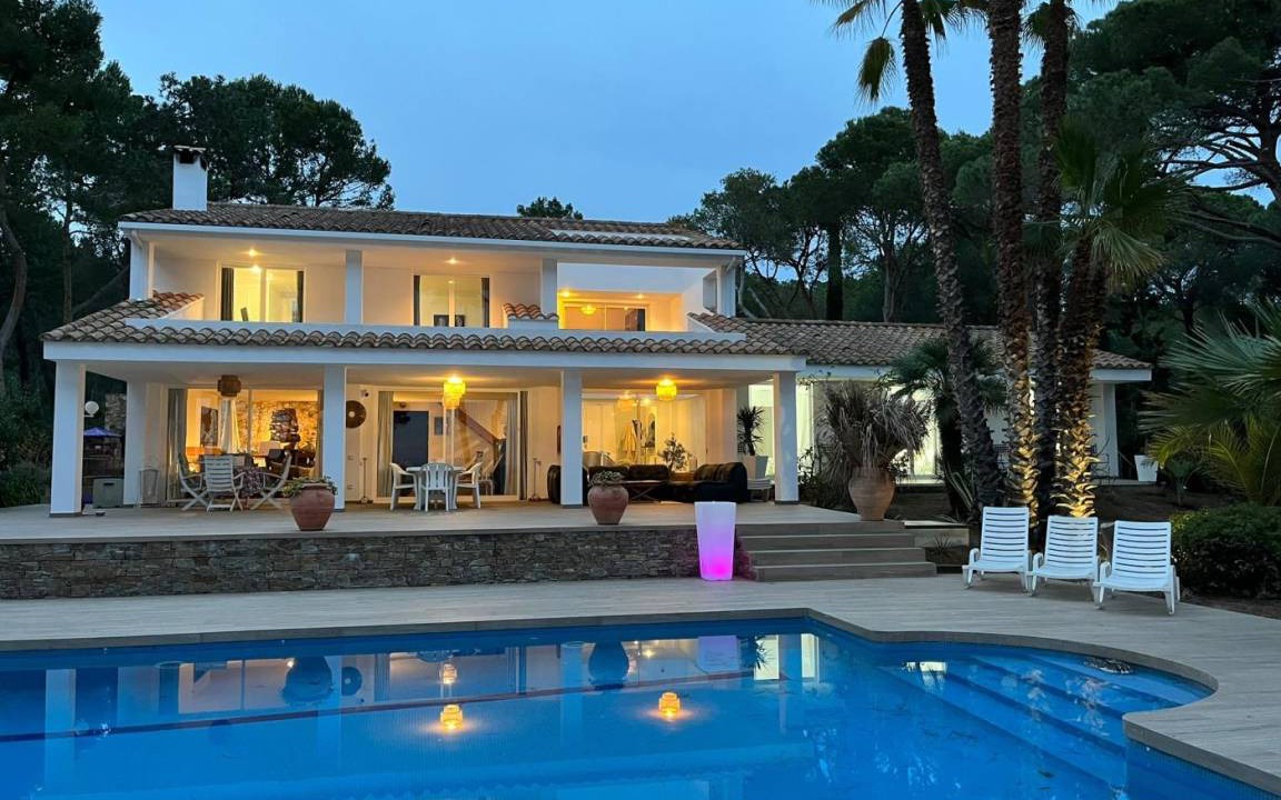 Palamos Villa | 300 m² Villa ∙ 7 bedrooms ∙ 12 guests