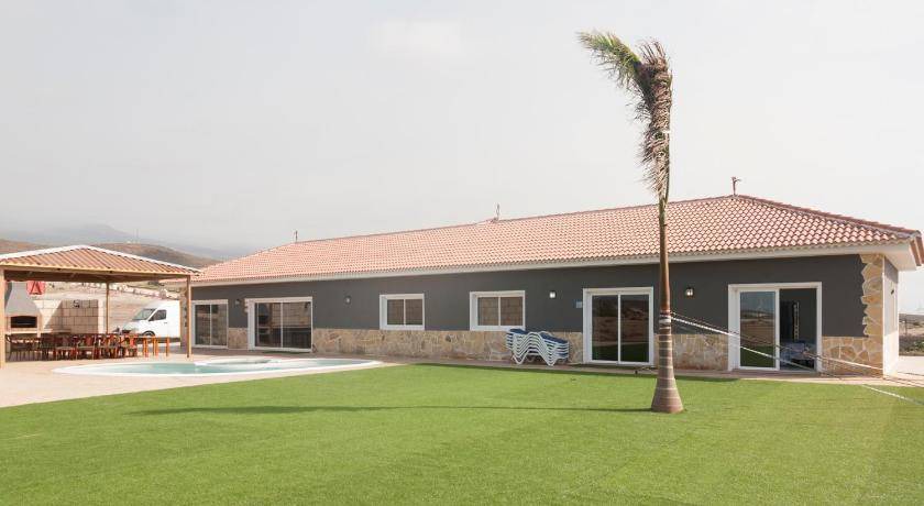 Los Gavilanes House | 300 m² House ∙ 6 bedrooms ∙ 17 guests