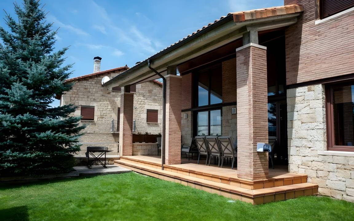 Covaleda House | 300 m² House ∙ 5 bedrooms ∙ 10 guests