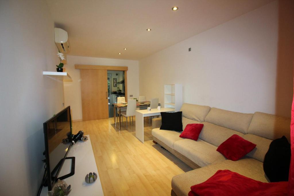 Roses Town Center Apartment | 3326 TOPLAR