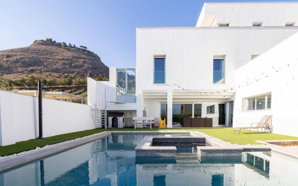 Atarfe Villa | 360 m² Villa ∙ 4 bedrooms ∙ 9 guests
