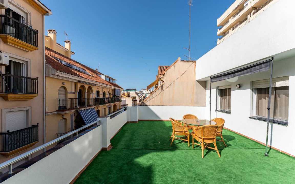 Fuengirola City Centre House | 363 m² House ∙ 6 bedrooms ∙ 14 guests