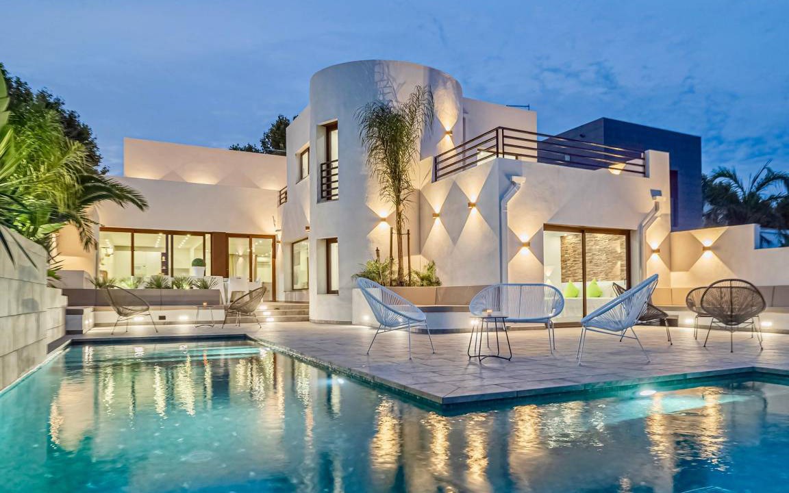 Empuriabrava Resort | 380 m² Resort ∙ 9 bedrooms ∙ 18 guests
