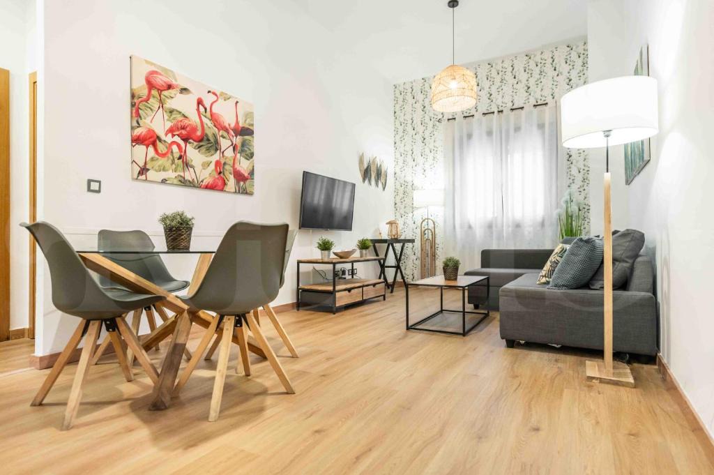 La Merced Apartment | 3BR apartment with parking and patio in the center by REMS