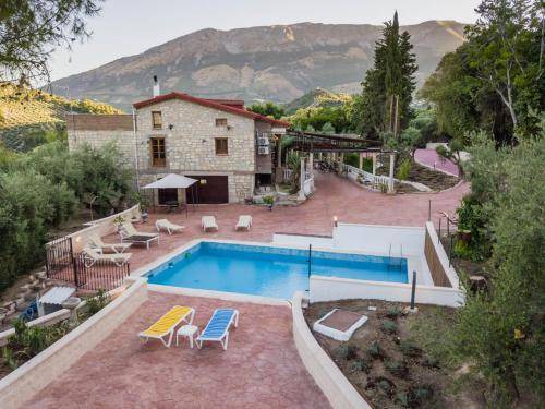 Jaen House | 400 m² House ∙ 8 bedrooms ∙ 15 guests
