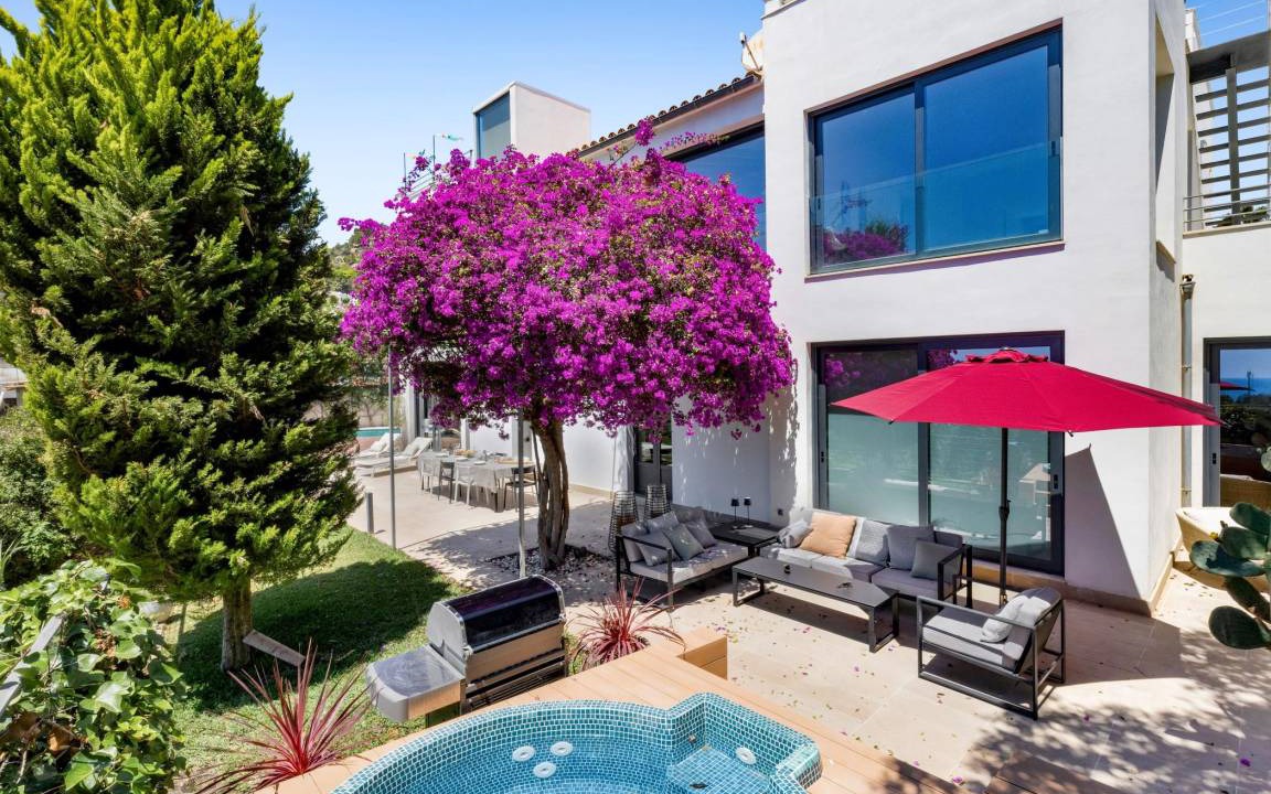 Genova Villa | 406 m² Villa ∙ 4 bedrooms ∙ 8 guests