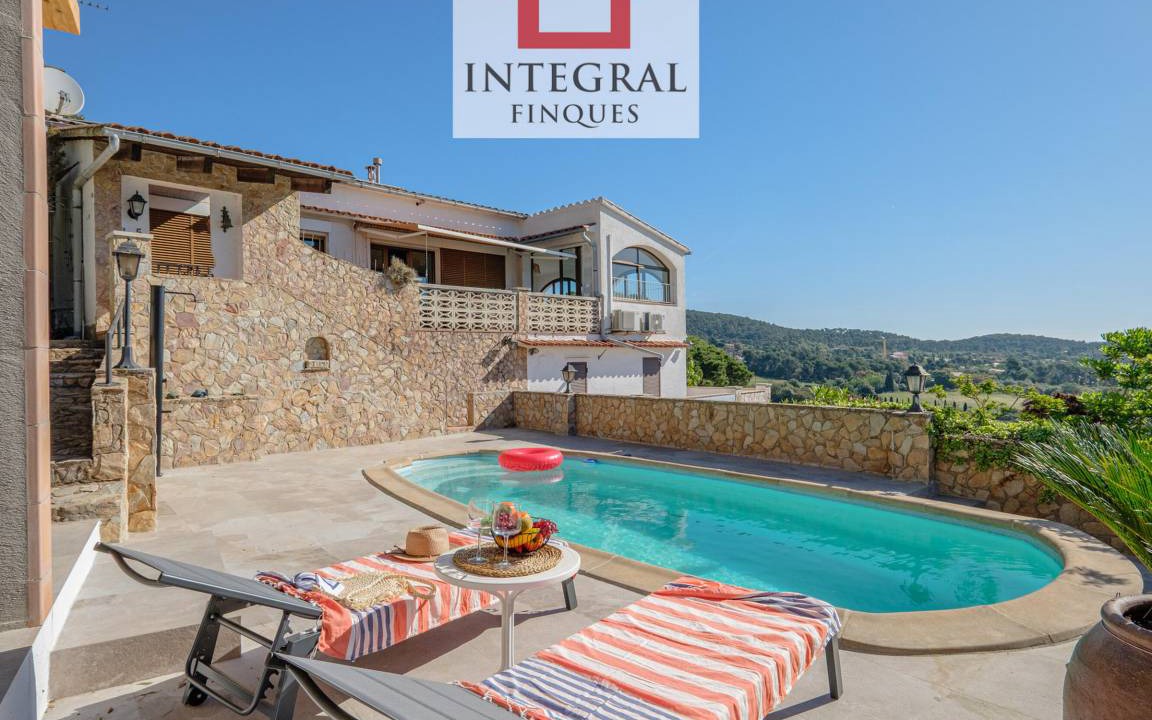 Vall-Llobrega House | 416 m² House ∙ 6 bedrooms ∙ 13 guests