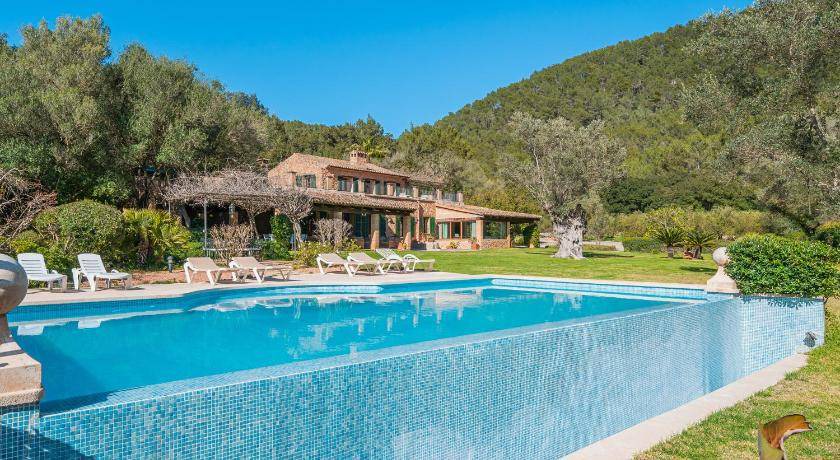 Esporles Villa | 450 m² Villa ∙ 6 bedrooms ∙ 11 guests