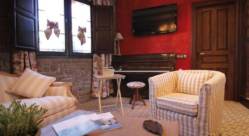 Carcedo de Burgos Hotel | 50 m² Hotel ∙ 4 guests