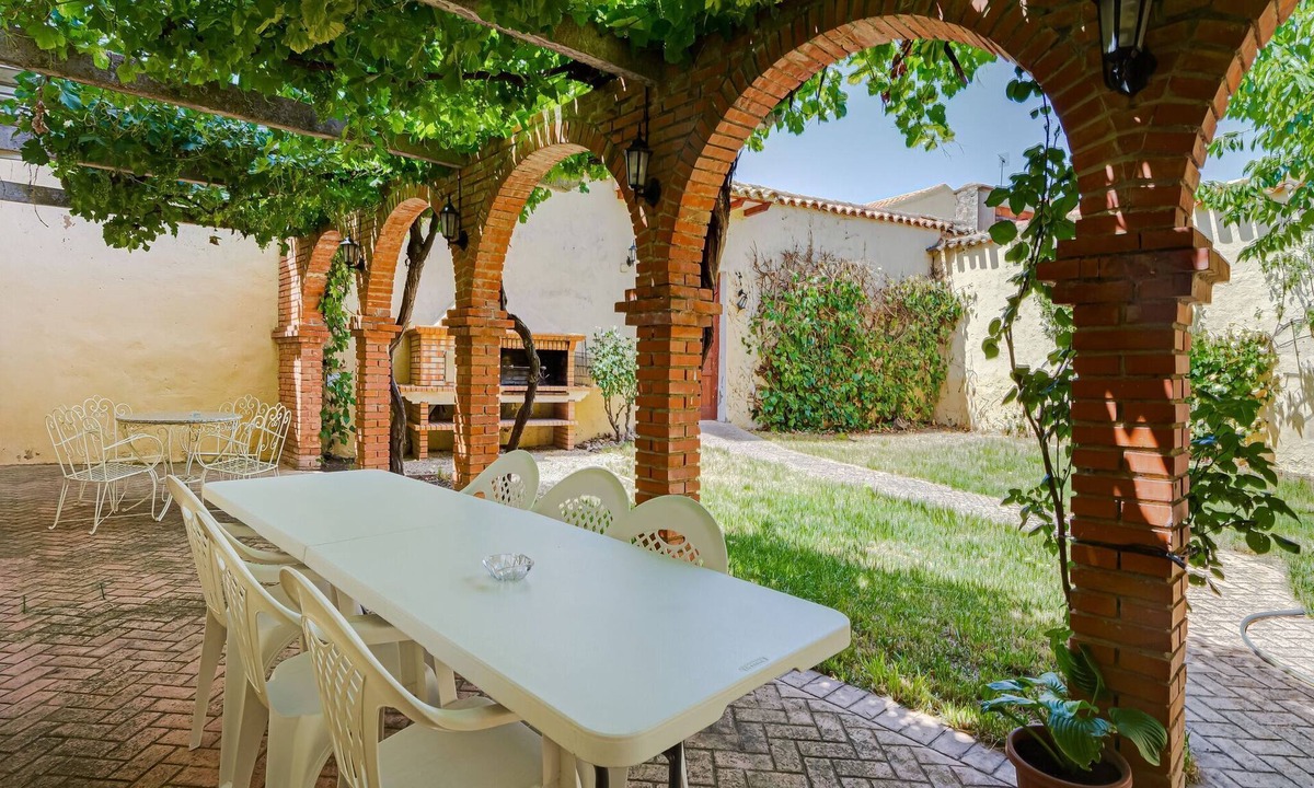 Pozo-Lorente Villa | 7-Bedroom Villa in Pozo Lorente