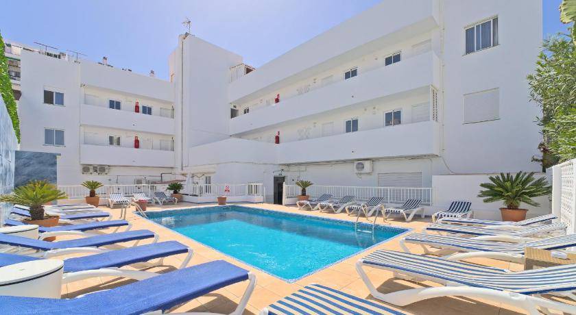 Sant Antoni de Portmany Apartment | 70 m² Serviced apartment ∙ 2 bedrooms ∙ 5 guests