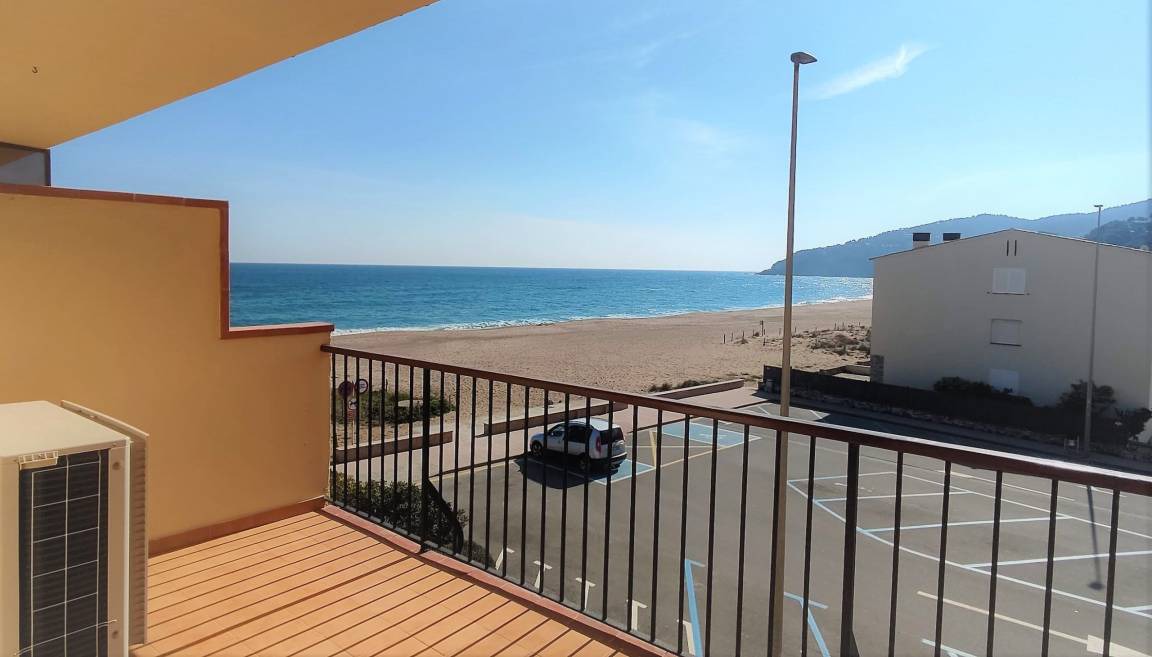 Pals Apartment | 75 m² Apartment ∙ 2 bedrooms ∙ 5 guests