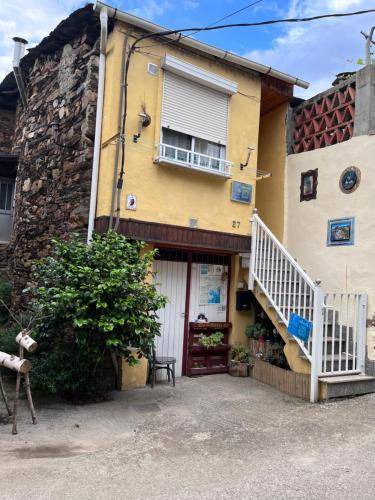 Carballeda de Valdeorras House | 80 m² House ∙ 2 bedrooms ∙ 6 guests